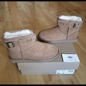 Size 7 Womens Jadine UGG Mini Boots